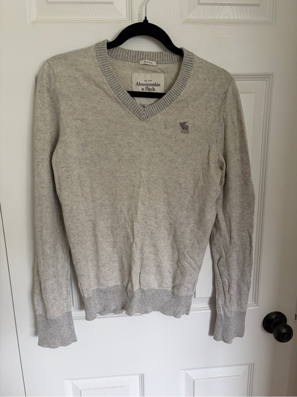 Abercrombie & Fitch Men's Heather Gray V-Neck Sweater